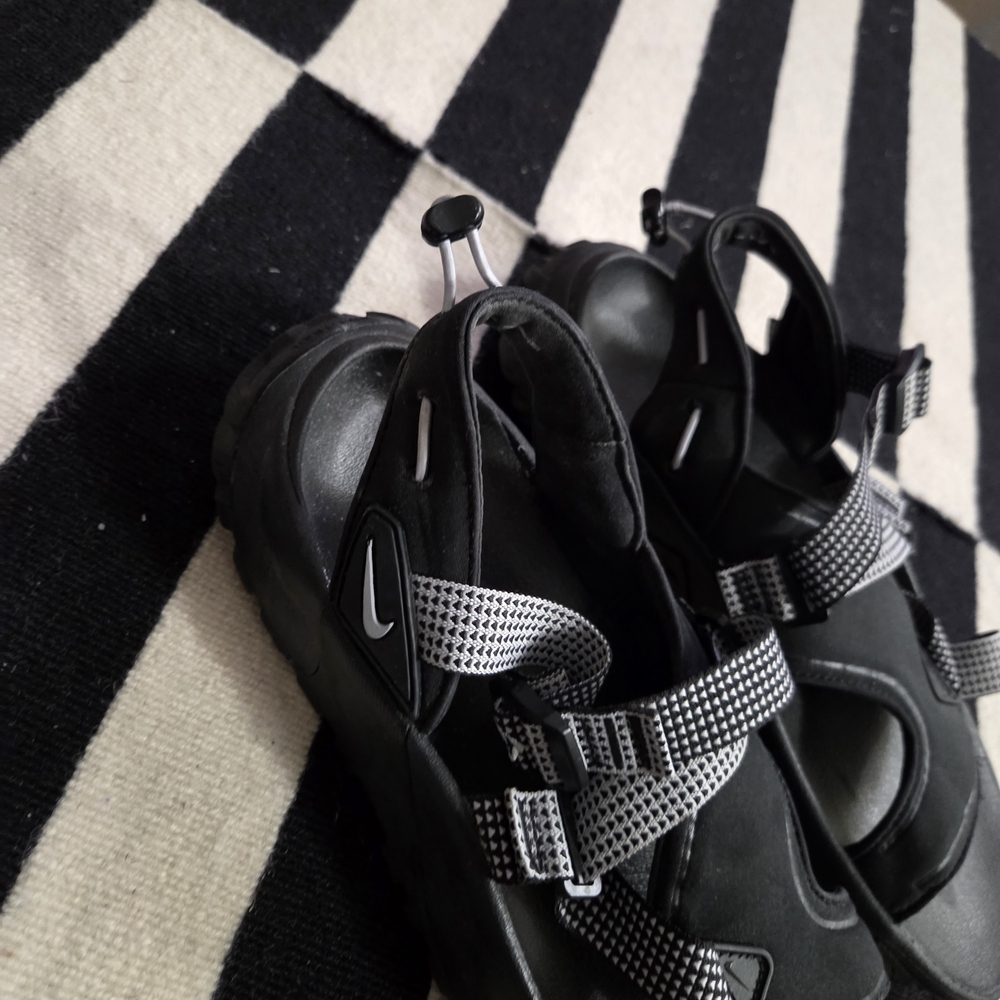 Nike‎ Black and Gray Outdoor Sport Sandals - Picture 10 of 15